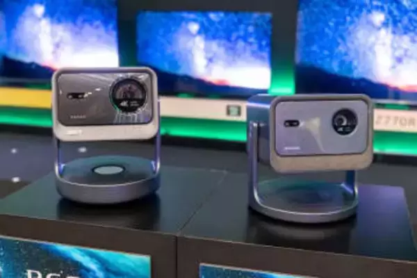 レグザのレーザープロジェクタ「RLC-V7R/V7R MAX」がAirPlay 2に対応