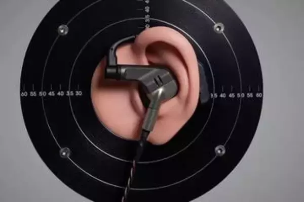 Brise Audio、「理想のサウンドをユニバーサルイヤフォンで具現化」“IBUKI”誕生。100万円