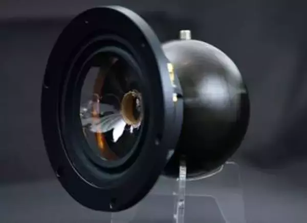 超薄板ガラス「Sonarion」使用の振動板がFeastrexのスピーカーに採用