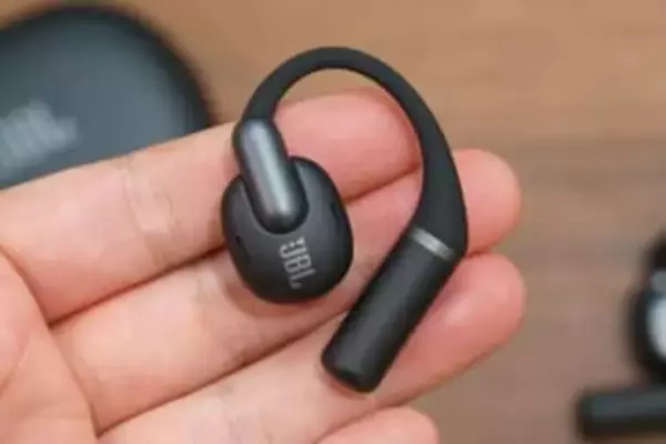 【レビュー】ながら聴きでも“出過ぎるほどの低音”JBLの革命児「Sense Pro」を聴く