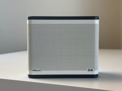 ELAC、AdsumコラボのBluetoothスピーカー。ブランド100年記念モデル