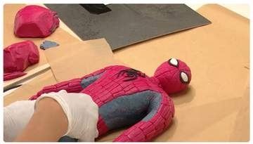 ハイチュウで作った「スパイダーマンアート」が東京駅一番街に登場。8月7日から
