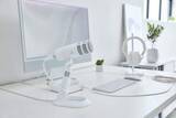 「オーテク、白いダイナミックマイク「AT2040 CWH」とマイクスタンド」の画像1