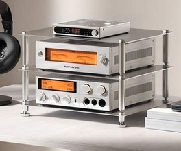 FIIO、デスクトップ・オーディオ用ラック。モジュラー式で垂直にスタック可能