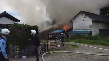 「炎と黒煙が上がっている」住宅火災で焼け跡から遺体…94歳男性と連絡取れず　富山・砺波市の郊外