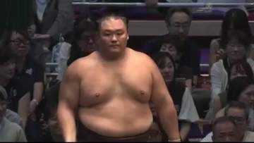 朝乃山は5連勝　大相撲中日で阿武剋に寄り切りで勝つ　今場所成績は6勝2敗に