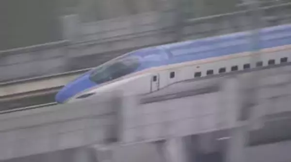 キャリーケースが落下して女性の頭を直撃　北陸新幹線で客同士のトラブル、遅延で900人に影響