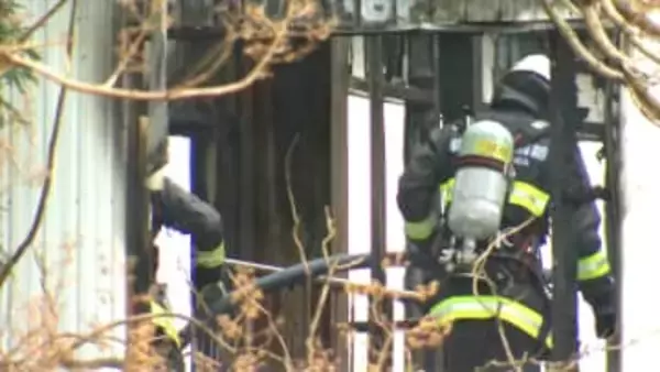 富山県入善町で住宅火災、2階焼け跡から75歳男性の遺体「2階から黒煙が出ている」