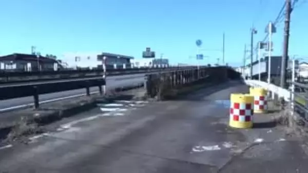 高岡 自転車の40歳男性  はねられ死亡  一車線の道路を斜めに渡る横断歩道で車が左後ろから衝突