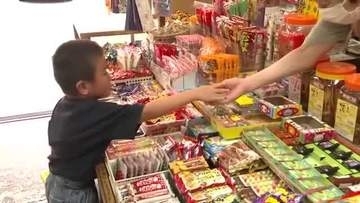 物価高の波は子どもの味方「駄菓子」にも　「10円で買えるのは1つだけ」　止まらない価格改定