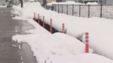 除雪作業中に用水路へ転落か、富山市の89歳男性が死亡　用水からスコップも見つかる