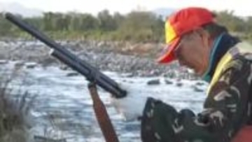 狩猟解禁  ハンターが獲物を追う  今年はクマと遭遇に警戒を