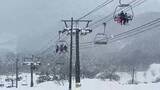「富山市のスキー場でリフトが故障し緊急停止　乗客約200人を約2時間かけて救助　原因は滑車の故障」の画像1