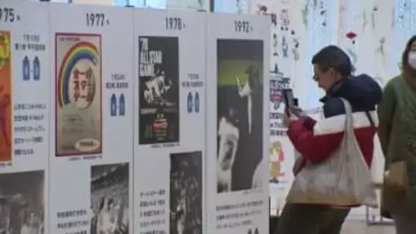 長嶋茂雄の「豪快なスイング」写真に野球ファン見入る　富山30年ぶりオールスター開催前に巡回展