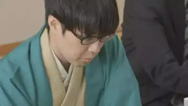 羽生九段も倒した富山出身の26歳、服部慎一郎七段が藤井聡太棋聖に挑む「棋聖戦」第一局　昼食は3品すべてハーフ