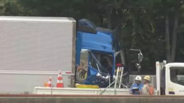北陸道の大型トラック追突事故、死者は2人に　意識不明の36歳男性の死亡確認　工事後の撤去作業が行われる中で発生
