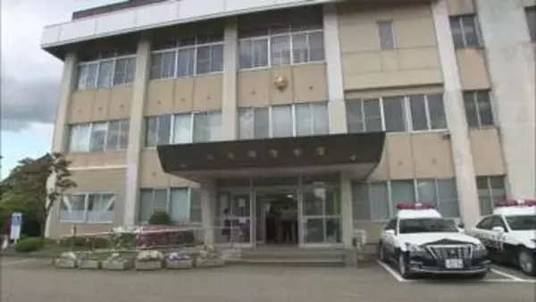 砺波市の薪店敷地で火事　廃材置き場の雑草が燃える、建物への延焼なし