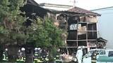 「建設会社事務所で火事、隣の住宅に延焼　寝ていた従業員は自力で脱出　消防車など13台出動　富山・南砺市」の画像1
