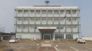 射水市の歩道に身元不明の女性遺体　70〜80代・灰色パーカー姿で発見