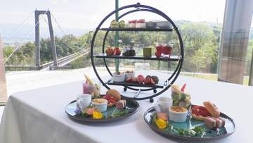 富山の絶景を味わう2つのカフェ　結婚式場レストランとヒスイ海岸のメロンスイーツ