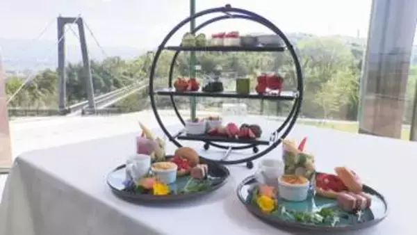 富山の絶景を味わう2つのカフェ　結婚式場レストランとヒスイ海岸のメロンスイーツ