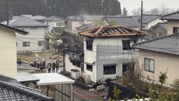 【速報】富山・小矢部市で住宅火災　高齢男性をやけどで救急搬送 「1階から火が出ている」