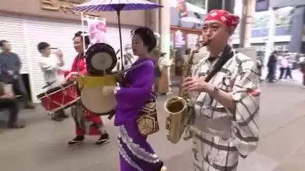 富山の春の風物詩・全日本チンドンコンクール　大パレードで富山市中心市街地にぎわう