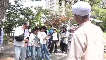小学生が能登半島地震の被災地 石川県七尾市を訪れ防災について学ぶ　富山大学竹内名誉教授が説明