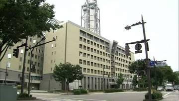 富山市の踏切でスクールバスが取り残される　非常停止ボタンが押され列車は400メートル手前で緊急停止