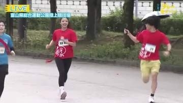 フジテレビ浅倉美恩アナウンサー笑顔でラン！声援受けながらタスキつなぐ企業交流リレーマラソン