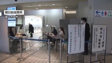 衆院選の期日前投票が始まる　投票所入場券を持たない有権者も投票に　身分証提示して一票投じる