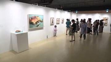 身近な素材でミニチュアの世界を創作「ミニチュアライフ展」　回転寿司のレーンを高速道路に見立てた作品も