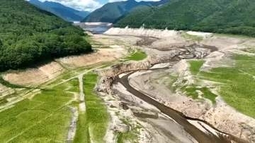 貯水ほぼゼロだった御母衣ダム、大雨で水位3.4メートル回復も依然不十分で取水制限は続く