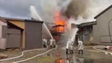【速報】高岡市片原横町で火災、1人を救急搬送　消防が消火活動中「建物から煙が見える」と通報