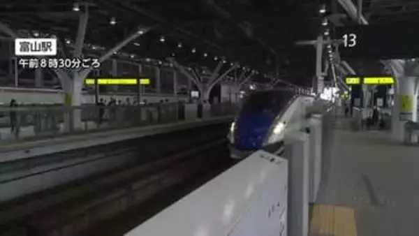 お盆の帰省ラッシュ ピーク JR富山駅は混雑　北陸新幹線39本中30本で指定席満席