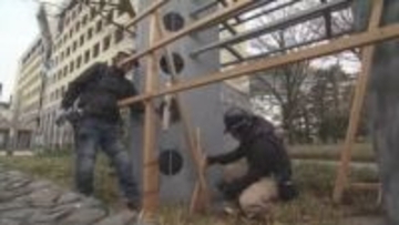 富山市で衆院選ポスター掲示板の設置作業開始　ボードの発注間に合わず19日は骨組みのみの設置に