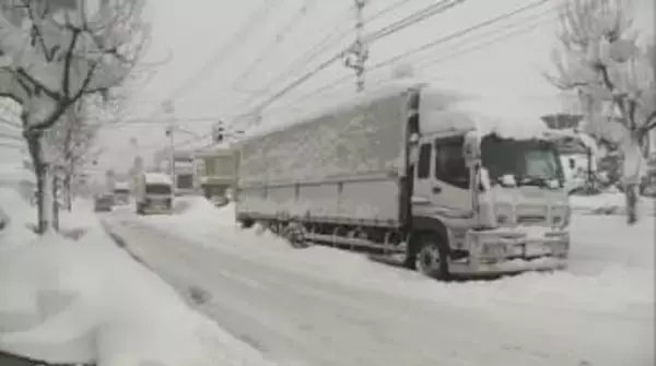 【大雪】国道8号の通行止めは解除、北陸自動車道の通行止めは継続中も「12日未明に解除」見込み