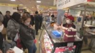 富山大和で「全国有名駅弁とうまいもの大会」スタート　「穴子ちらし寿司」の新作弁当や160種類のリンゴ飴など多くの人で賑わう