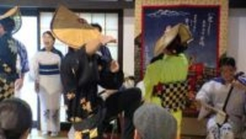 9月だけじゃない　7月まで越中八尾で月1回「おわら風の盆ライブ」、胡弓の音色と艶やかな踊りに観客魅了