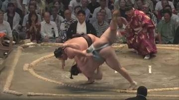 朝乃山、欧勝馬に土俵際まで追い込まれながら投げ一閃【大相撲名古屋場所 13日目結果】