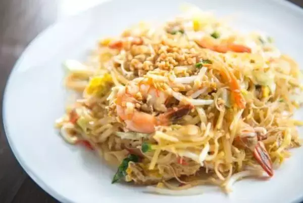 「ランチセット950円」のはずが…お会計は1045円　税込み表示“義務化”から5年、なぜ今も「税抜き」の店が？【弁護士解説】