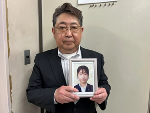 「車検時だけタイヤ交換」整備不良の大型トレーラーで雨道スリップ、21歳女性が犠牲に…それでも“過失運転”で起訴方針の検察に遺族反発