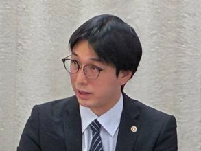 大塚製薬社員の過労死、両親が“スマホの歩数データ”を手掛かりに逆転勝訴判決…労基署の“労災不支給決定”を覆す