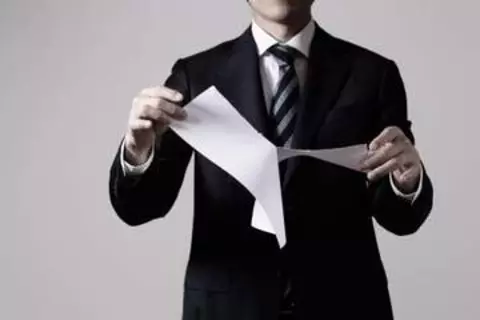 「何もしていない！」逮捕状を破って現行犯逮捕、問われる罪は？　弁護士が解説