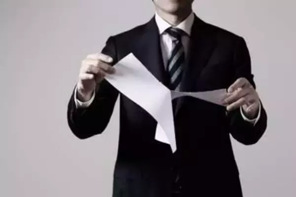 「何もしていない！」逮捕状を破って現行犯逮捕、問われる罪は？　弁護士が解説