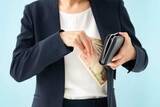 「「闇犯罪のデパートだ」特殊詐欺の現金600万円をコンビニトイレに隠した少女逮捕、運んだだけでも犯罪？」の画像1