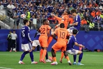 「早起きして眠たい」朝5時キックオフの日本代表戦、寝不足で遅刻や仕事のミスは法的に問題になる？