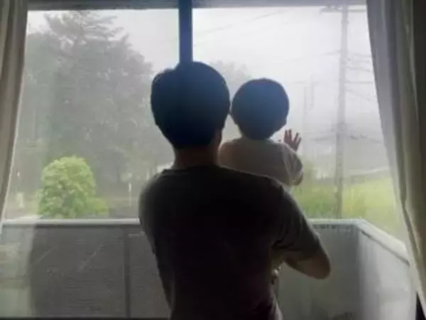 ご近所さん「台風で割れた窓、直しておいたよ」頼んでなくても修理代払うの？“田舎あるある”の意外な法律