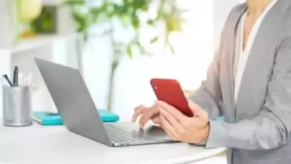 「SlackのDMを提出して」情シス担当はそんな上司命令に従う必要ある？　弁護士が解説