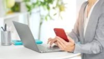 「SlackのDMを提出して」情シス担当はそんな上司命令に従う必要ある？　弁護士が解説